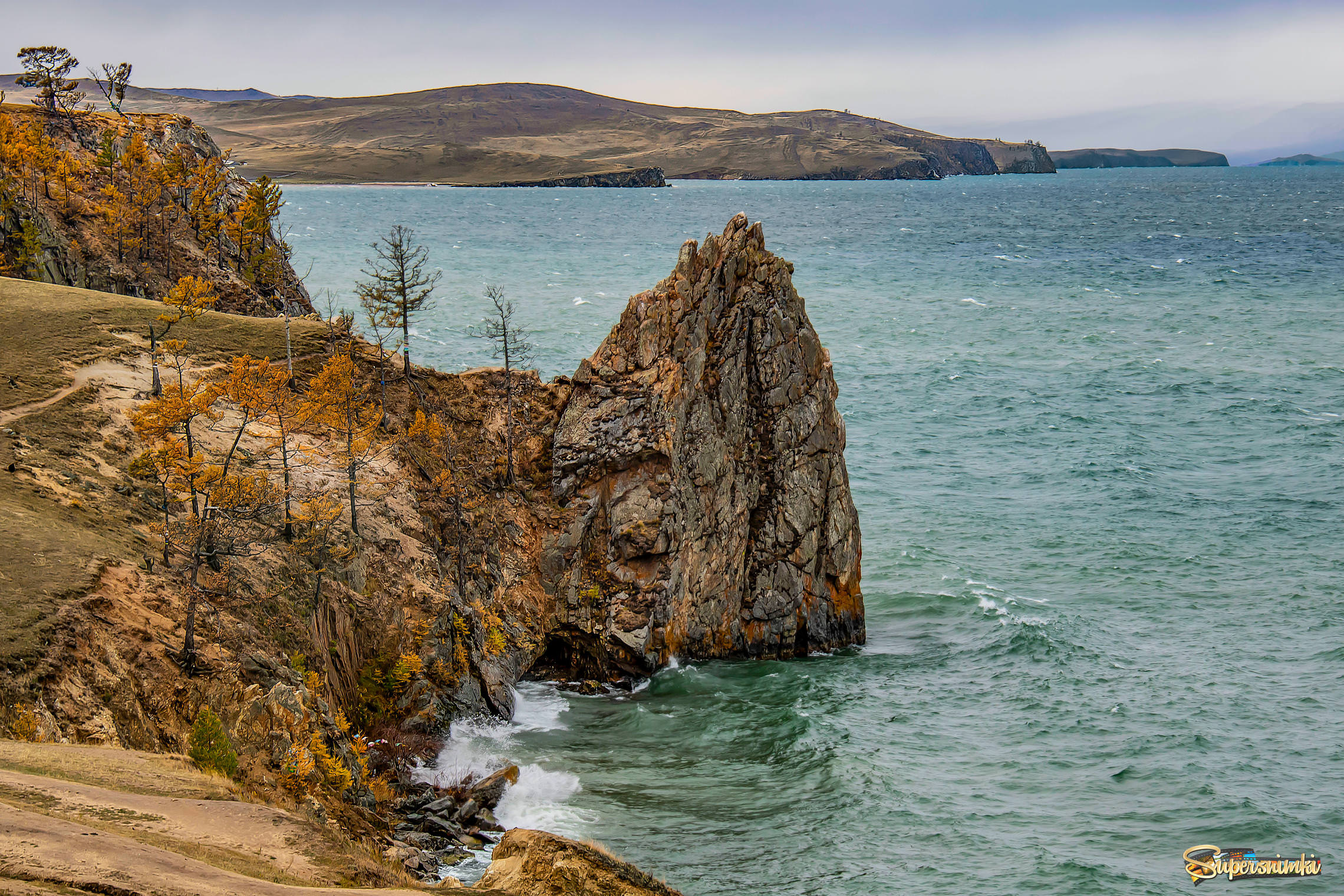 Берег острова Ольхон, Байкал.