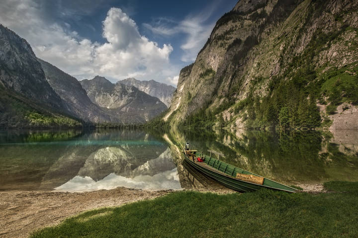 Зеленая лодка.