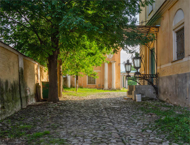 Калуга. Двор бывшей городской усадьбы купца И.М. Золотарева (ныне Калужский Областной Краеведческий Музей)