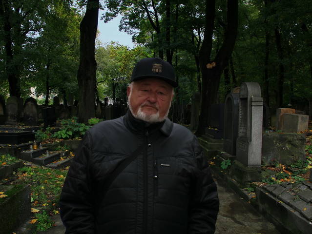 ЗАДУМАЛСЯ..