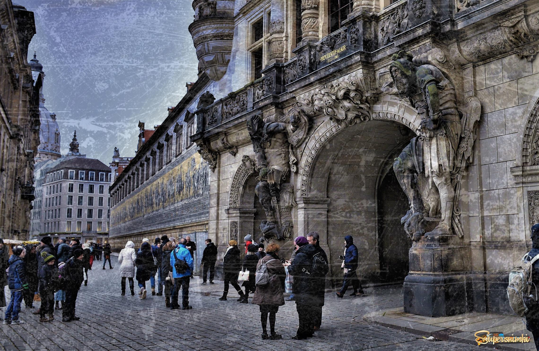 Дрезден. У входа в галерею "Шествие Князей"