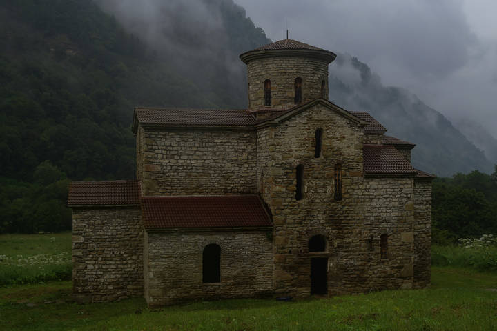 Средний храм Архыза.