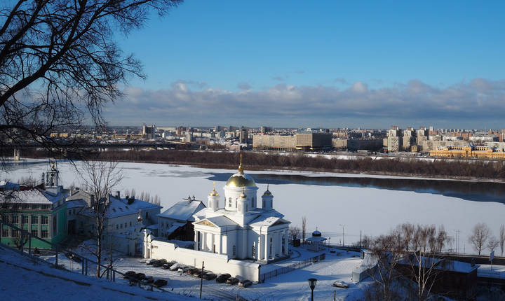 Над городом Горьким...