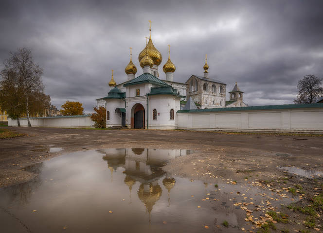 Купола в России кроют чистым золотом, чтобы чаще Господь замечал...