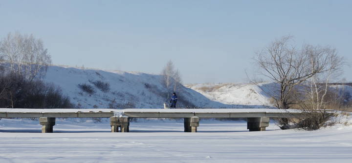 На прогулке.