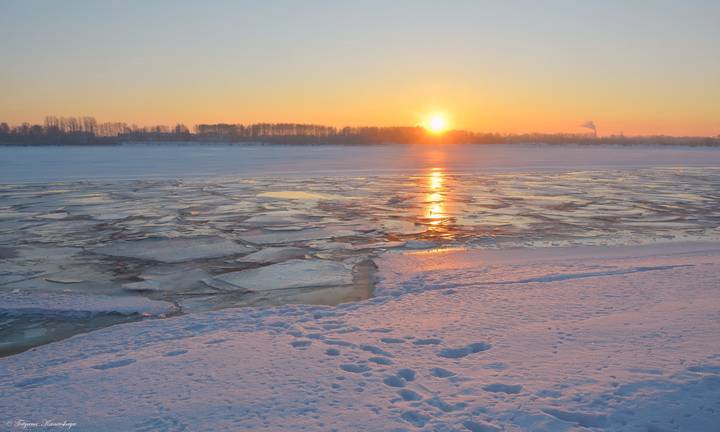 Солнце встаёт над Волгой
