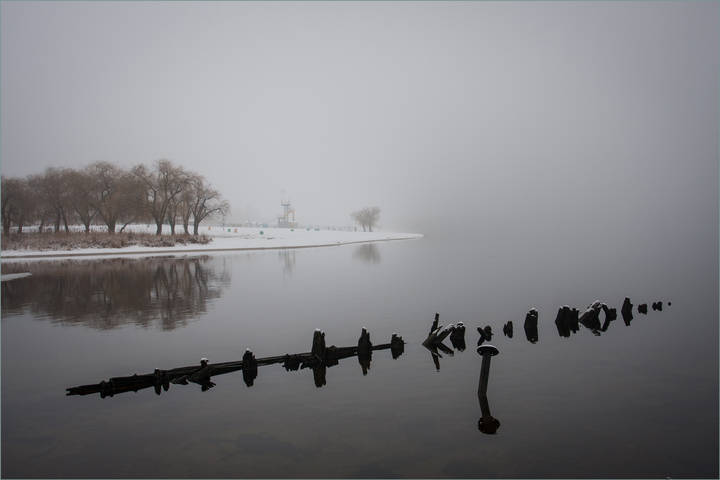 В городе туман.