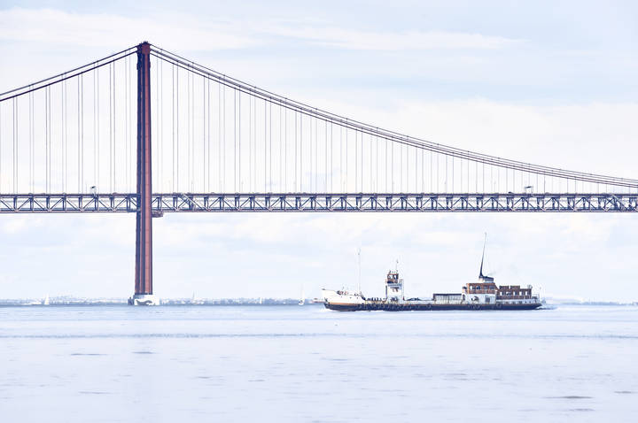 На море