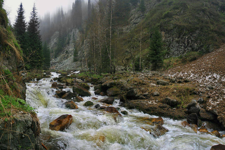 в горном ущелье 