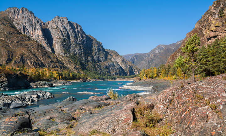 Сквозь каменистую твердь