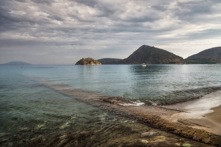 Пасмурным днем на море