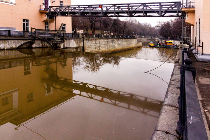 Вверх по матушке по Яузе...