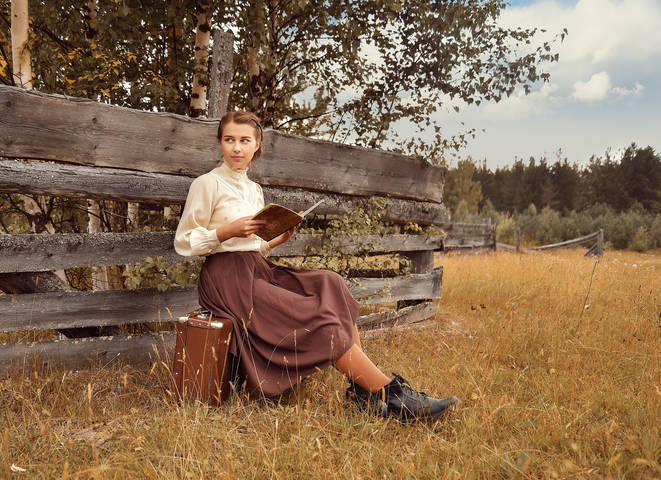 девушка с книгой