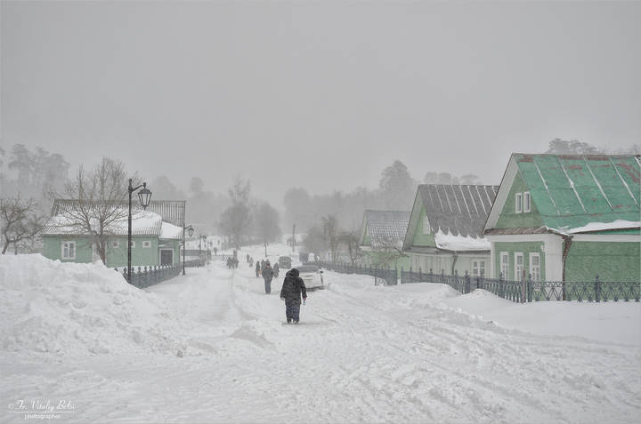 По деревенской улице