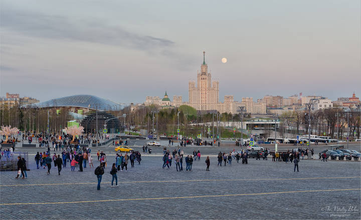 Площадь Васильевского спуска