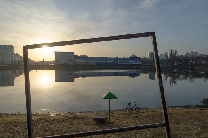В городской среде.