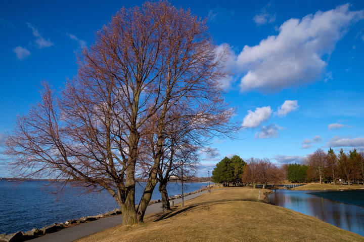 На перешейке