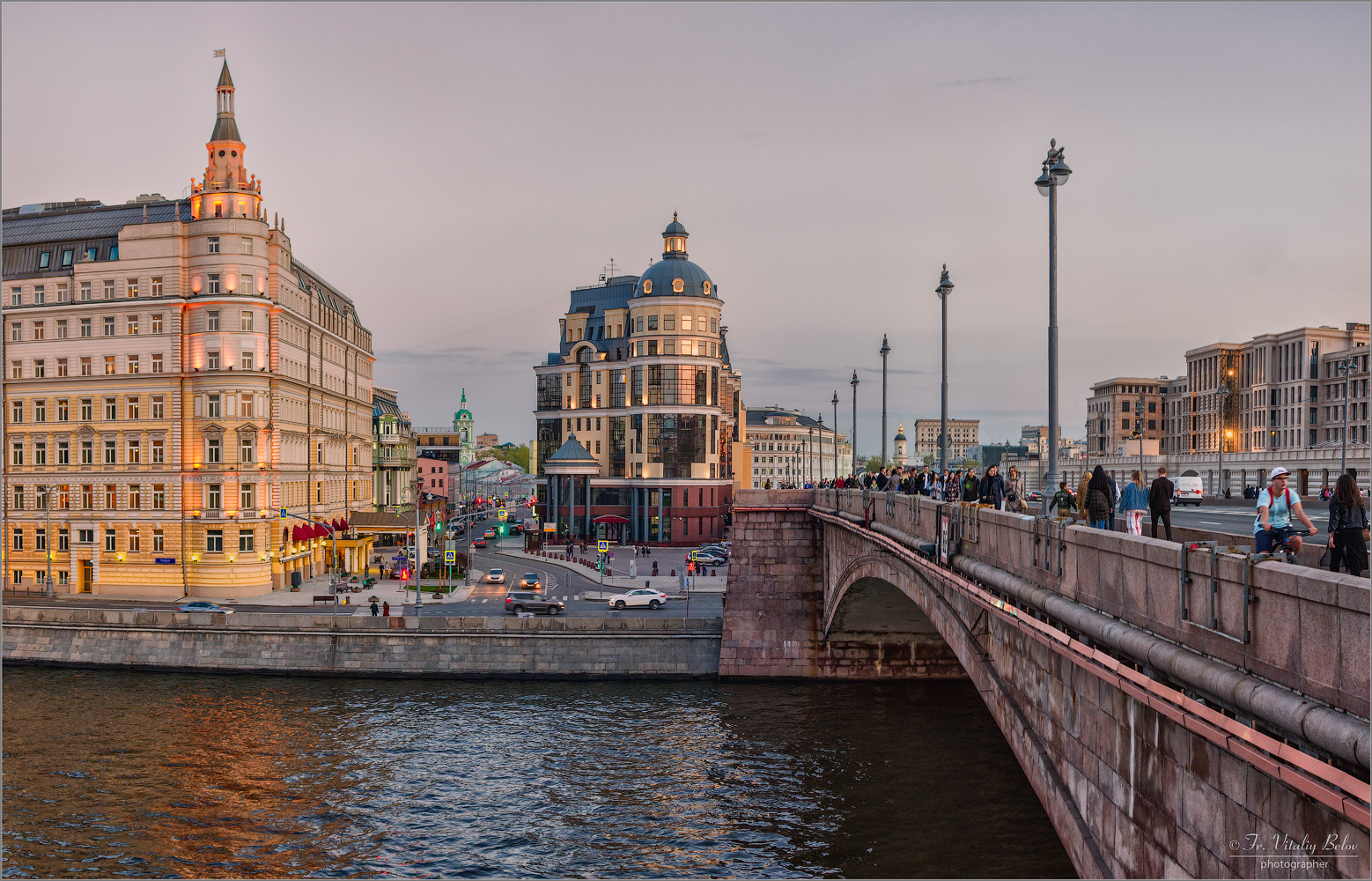 Вечерняя Москва. Гостиница Baltschug Kempinski и банк России