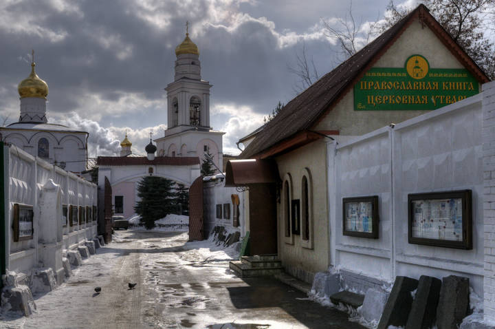 Церковь на автозаводской возле мебельного центра