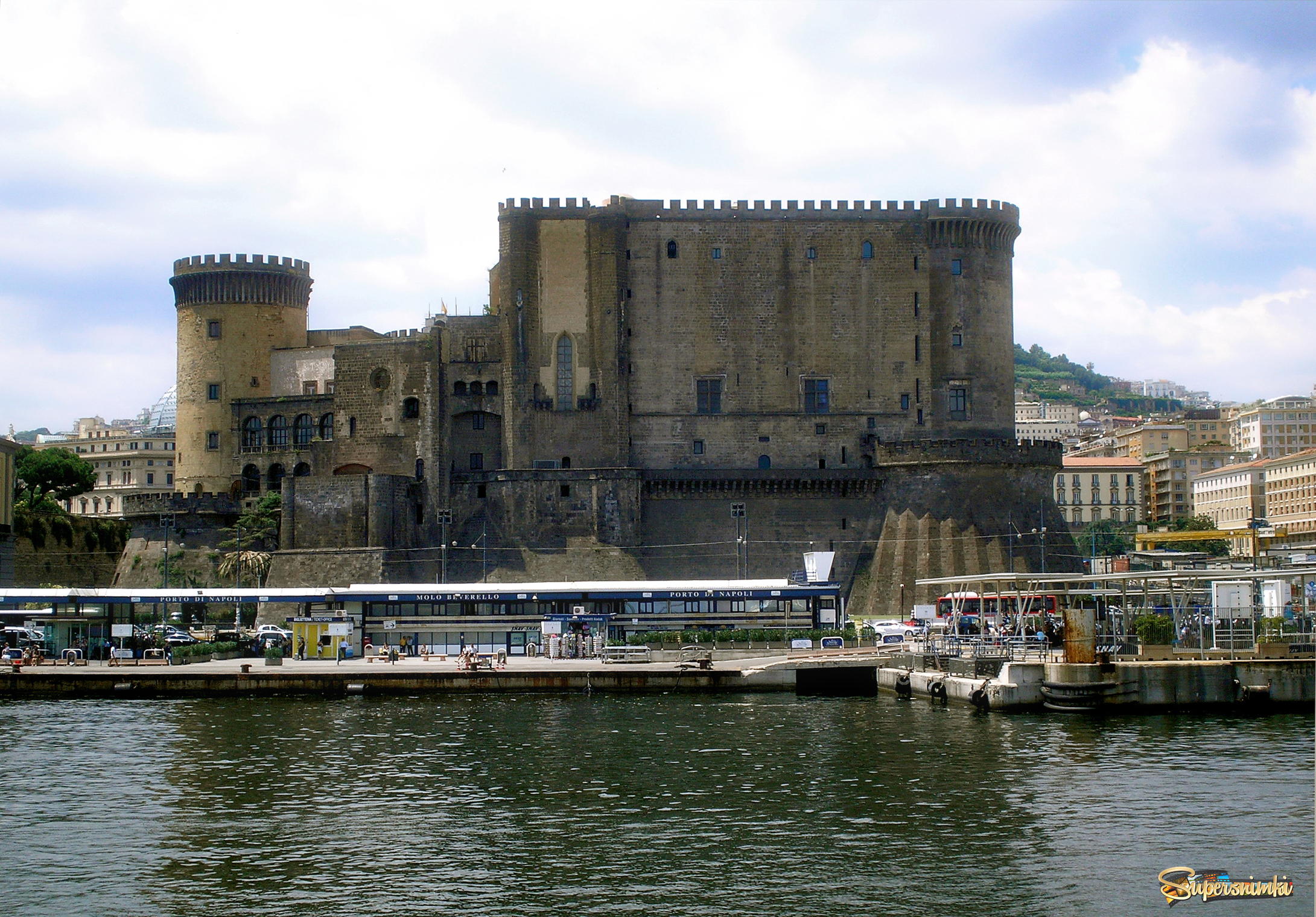 Неаполь, крепость Нуво.