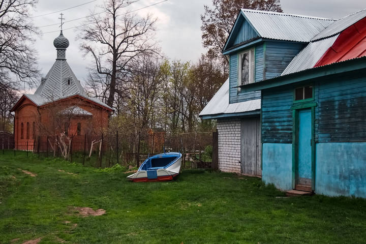 В дни Майских праздников...
