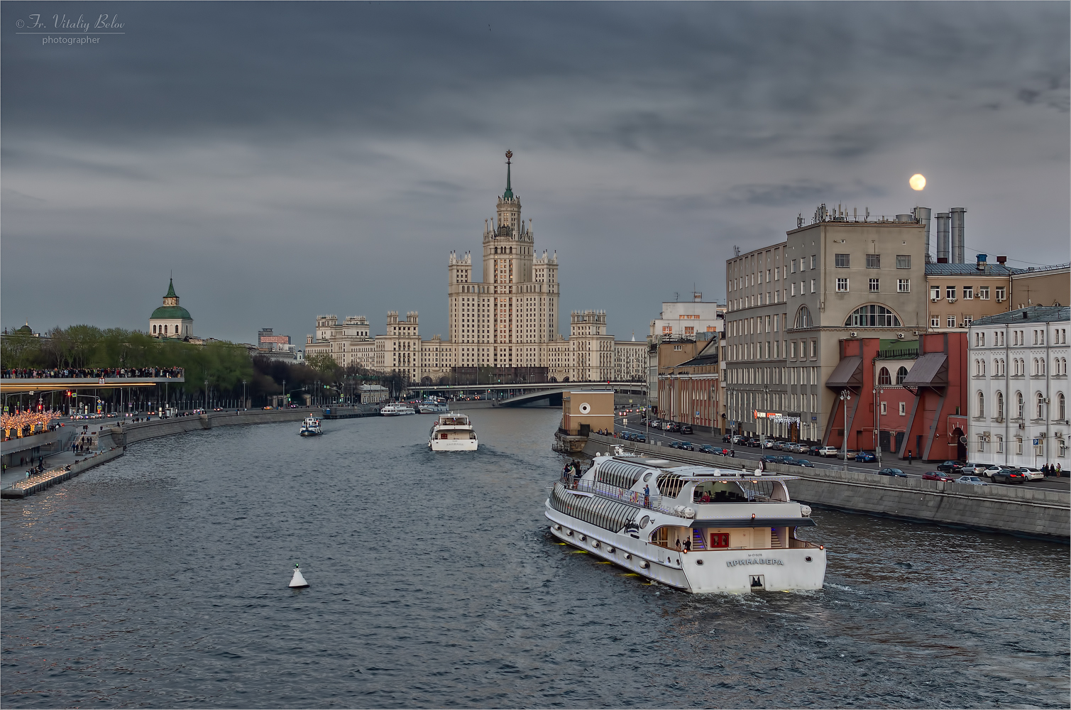 Вечерняя прогулка на катере по Москве реке
