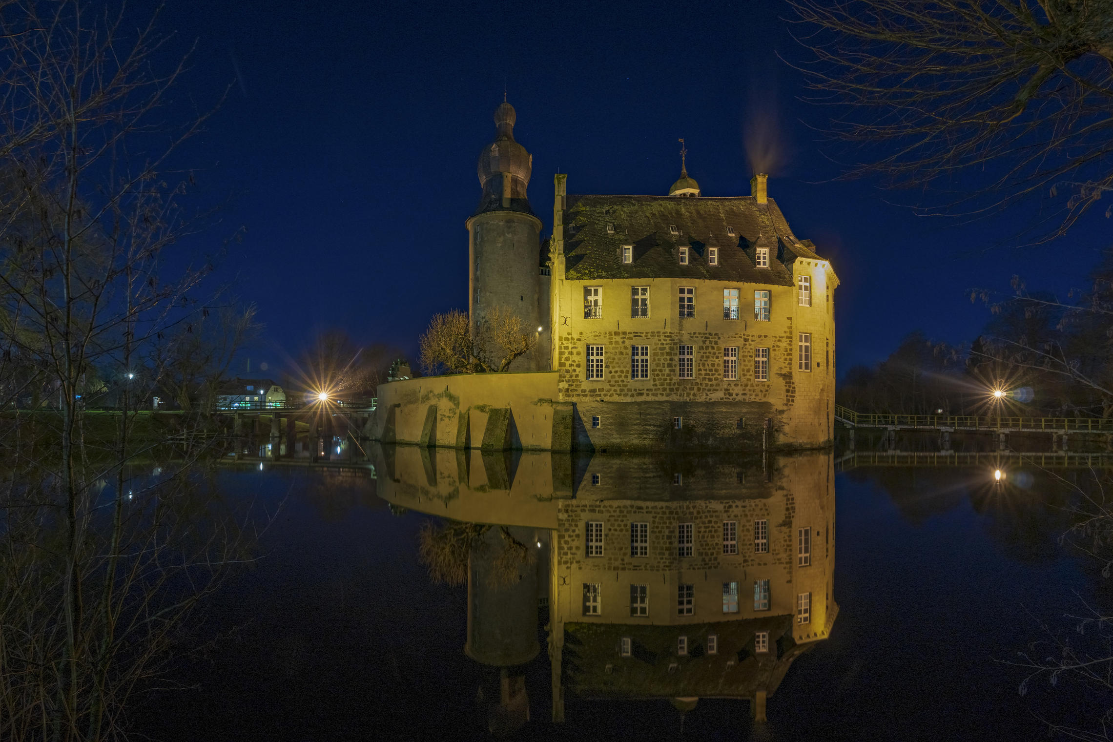 Замок в вечернем освещении