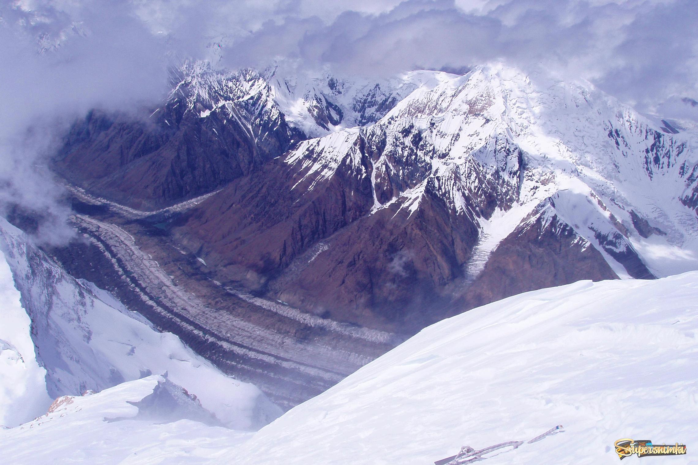 Вид с Хан-Тенгри на ледник