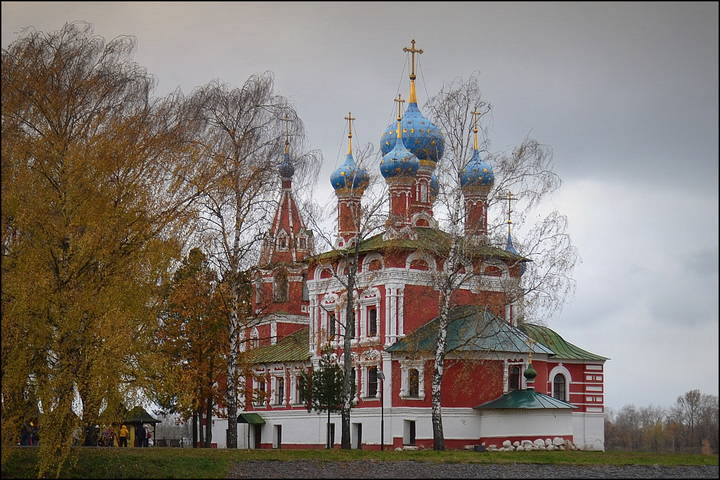 ЦЕРКОВЬ ДИМИТРИЯ НА КРОВИ .