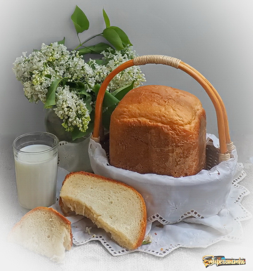 Домашний хлеб на молоке рецепт. Натюрморт с хлебом. Натюрморт с хлебом и молоком. Хлеб и молоко. Натюрморт с молоком.