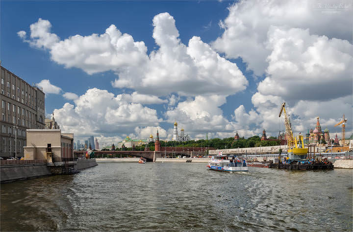 Под облачным небом Москвы