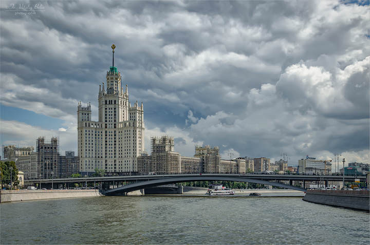 Москва. Сталинская высотка на Котельнической Набережной