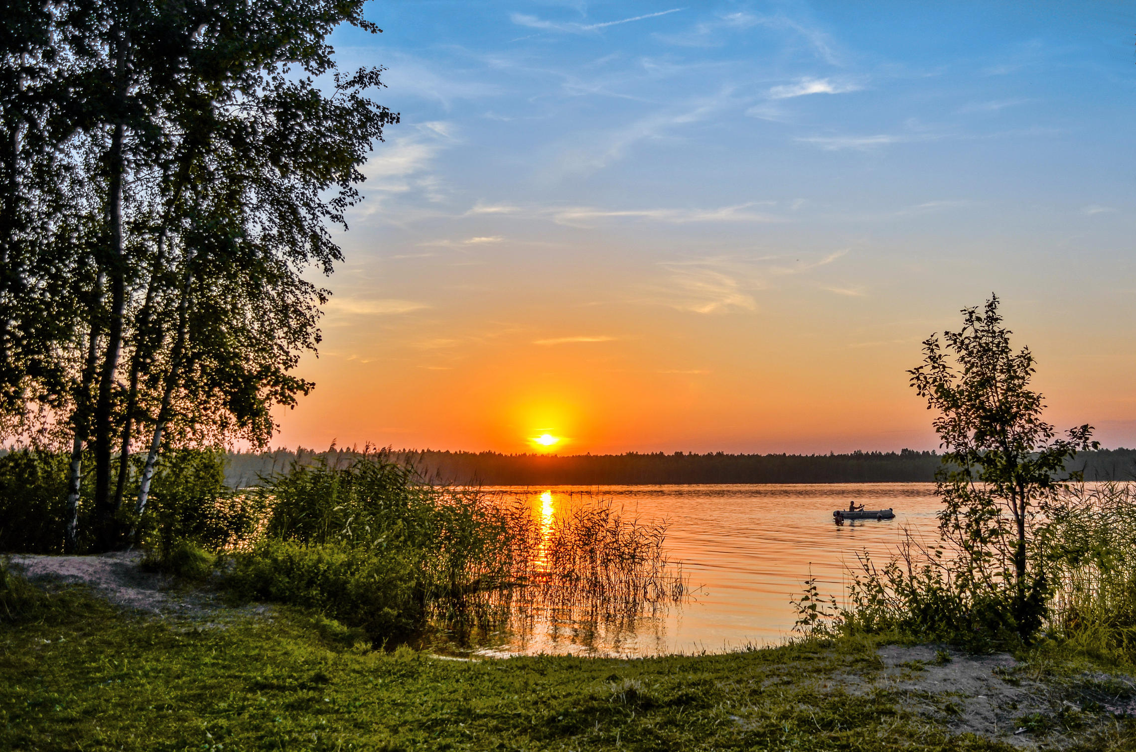 В тиши ясного летнего. Озеро Лахтинский разлив. Озеро Лахтинский разлив пляж. Озеро Селява Беларусь. Озеро Рутавечь.