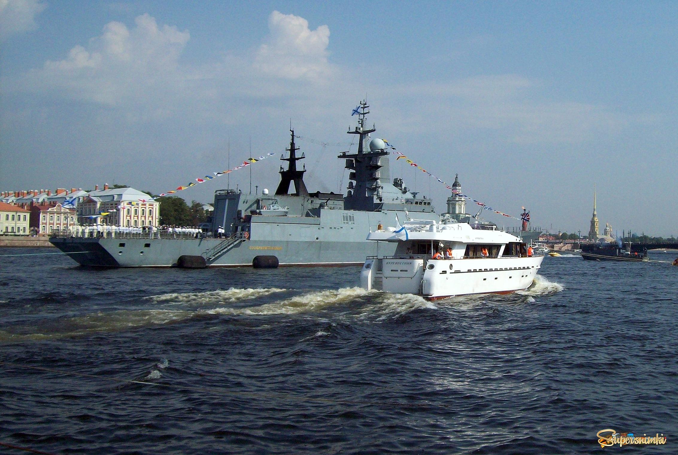 Санкт-Петербург празднует день ВМФ