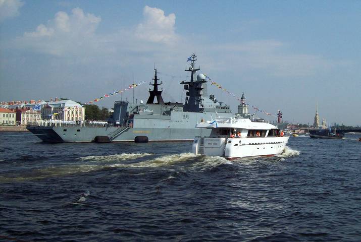 Санкт-Петербург празднует день ВМФ