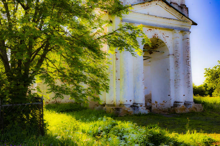 Утро у храма