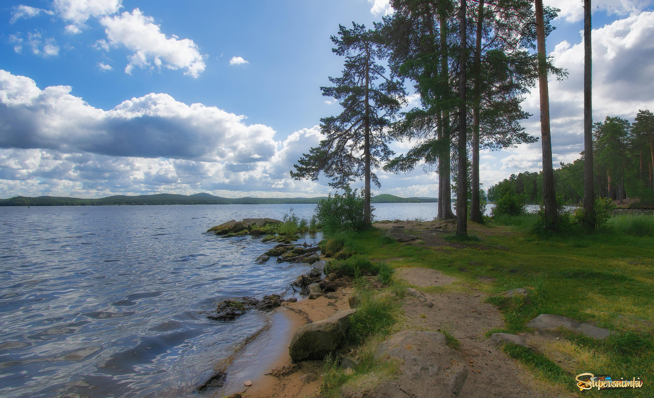 Озеро на берегу которого расположены. Озеро Таватуй. Озеро Таватуй Свердловская. Таватуй Калиново берег. Озеро Ахманка Тюмень.