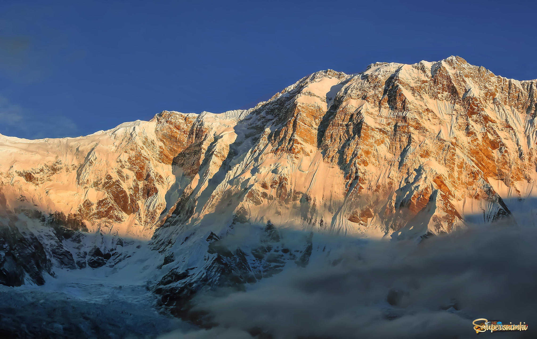 Рассвет в Гималаях( высочайшая горная система Земли)...5200м.Непал.