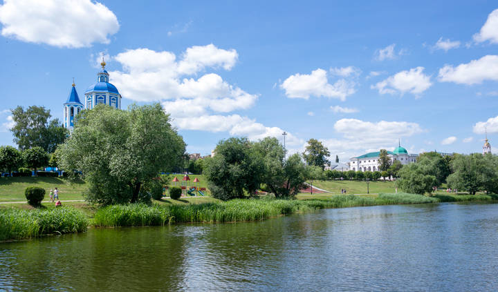 На реке ........
