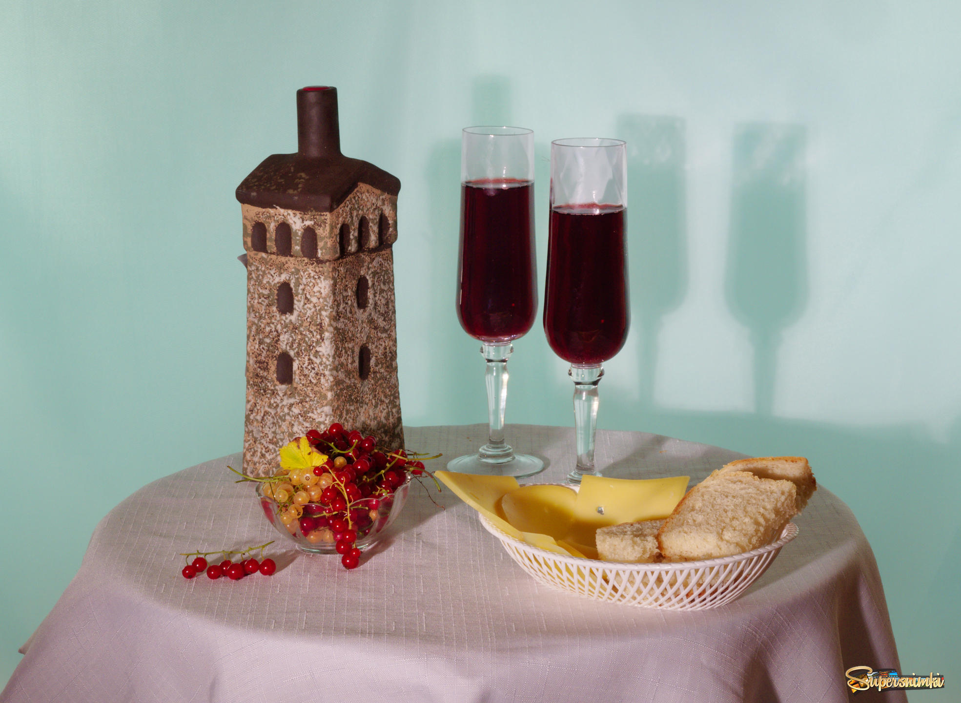 Грузинское вино в глиняной бутылке