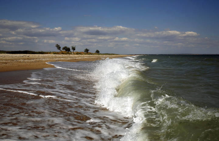 Неспокойное синее море