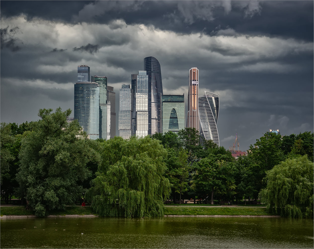 Москва-Сити со стороны Новодевичьего монастыря