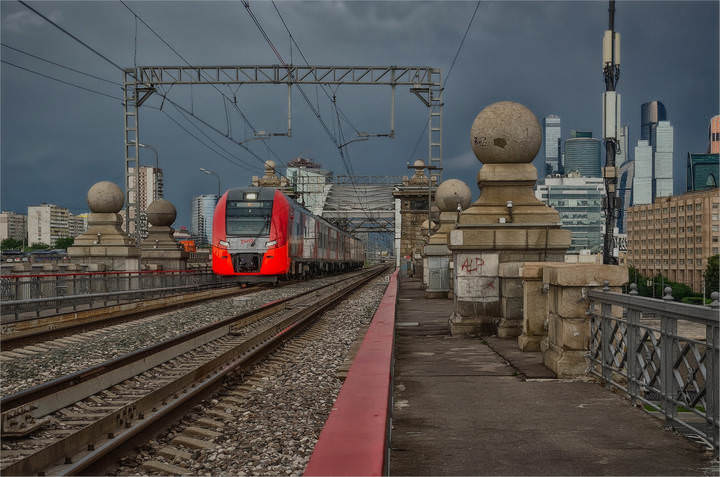 Москва. Поезд МЦК ЭС2