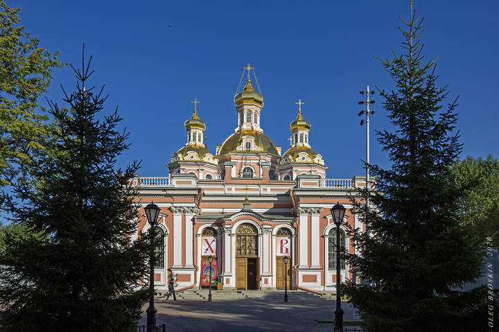 002. Крестовоздви́женский каза́чий собо́р