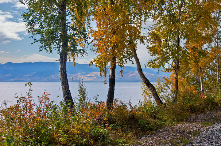 Осенние берега Байкала.
