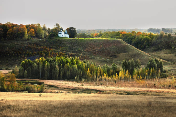 Осень в Изборске