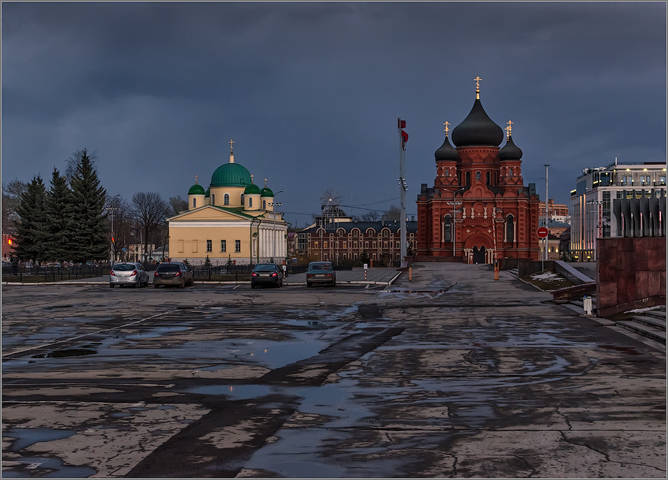 Разбитость площади и благолепие храмов ( г.Тула )