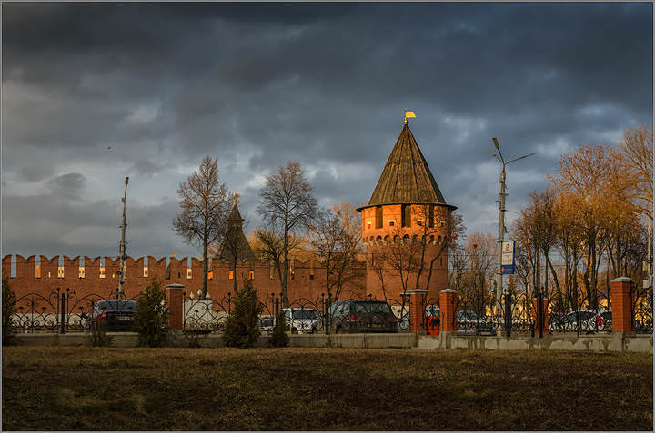 Пасмурный вечер с проблеском солнца