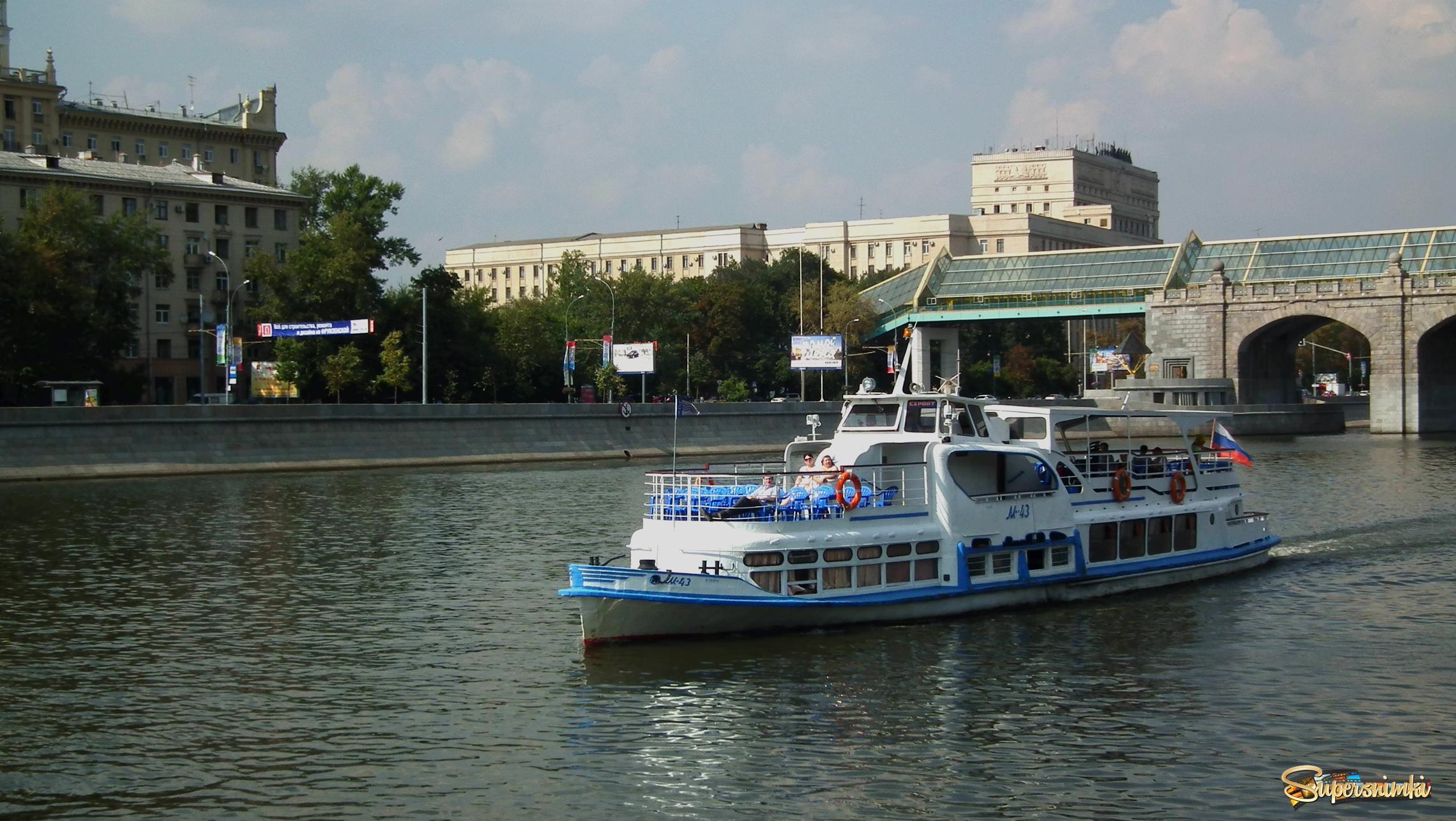 Старый московский речной трамвайчик