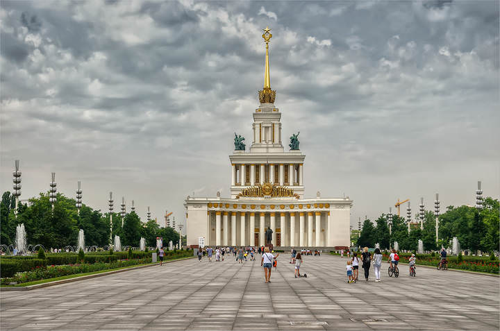 Москва. Главный павильон ВДНХ